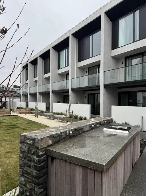 Black-Luxe Living In The Heart Of City Apartment Christchurch