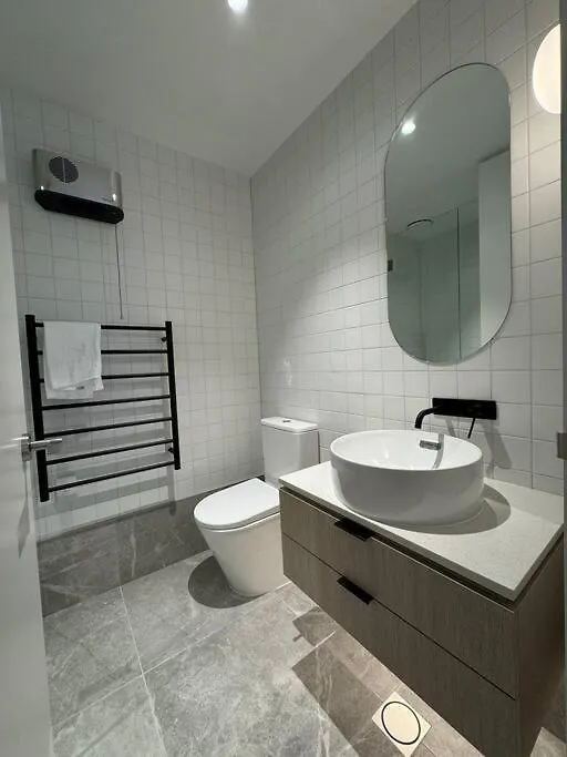 Black-Luxe Living In The Heart Of City Apartment Christchurch