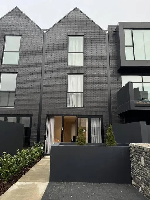Black-Luxe Living In The Heart Of City Apartment Christchurch